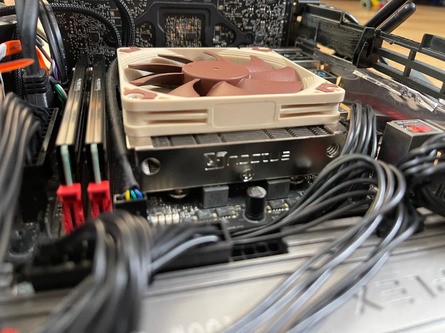 Random: Xbox Owner Turns Original Console Into Powerful Gaming PC 2